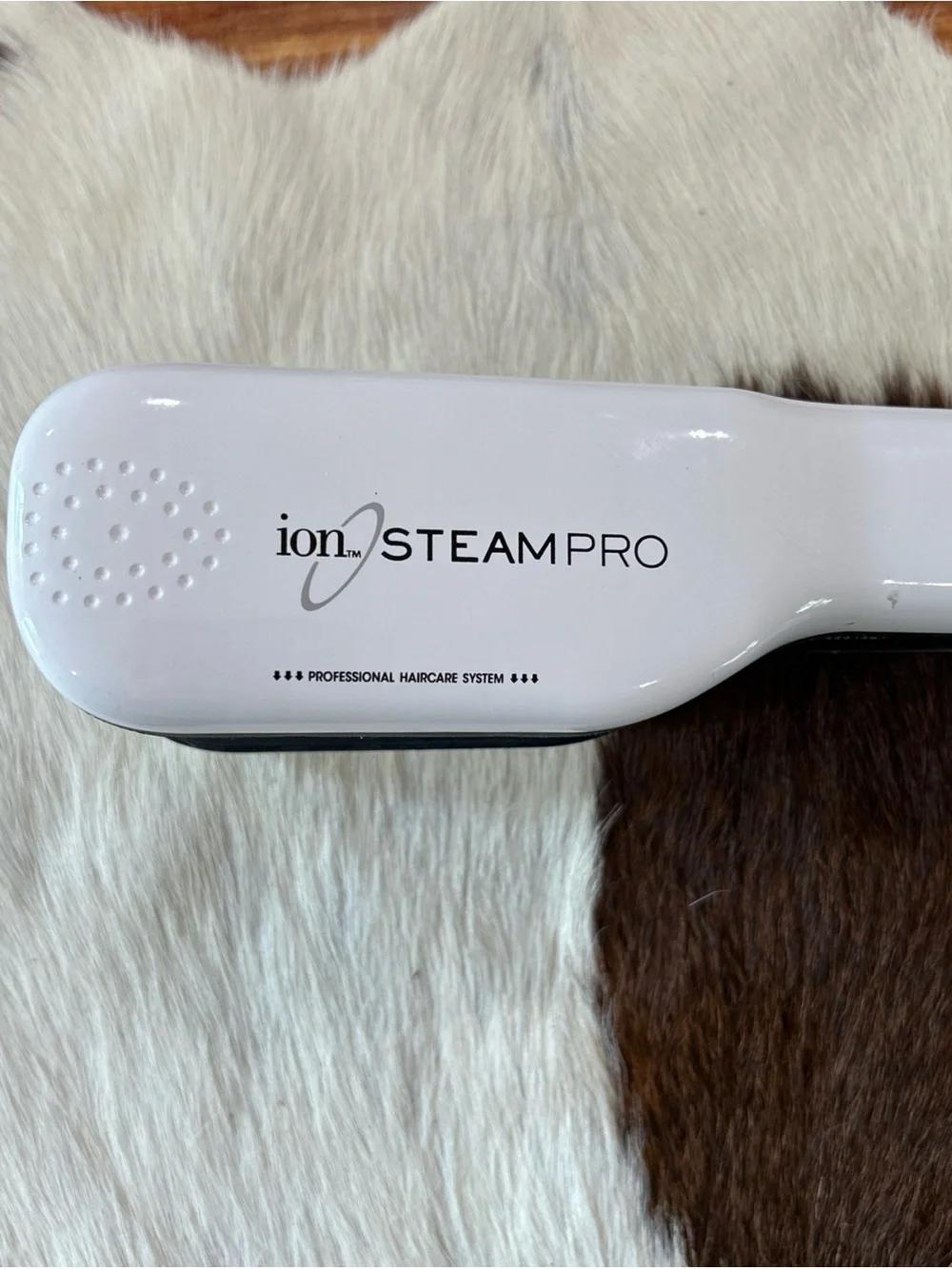 ION Steam Pro Hair Straightening Steam Brush Iron White